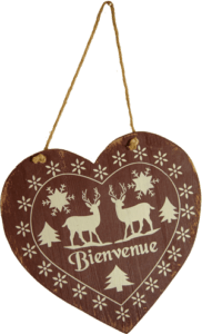 Cuore di legno decorato con due sagome bianche di renne, una cornice di fiocchi di neve e la scritta "Bienvenue"